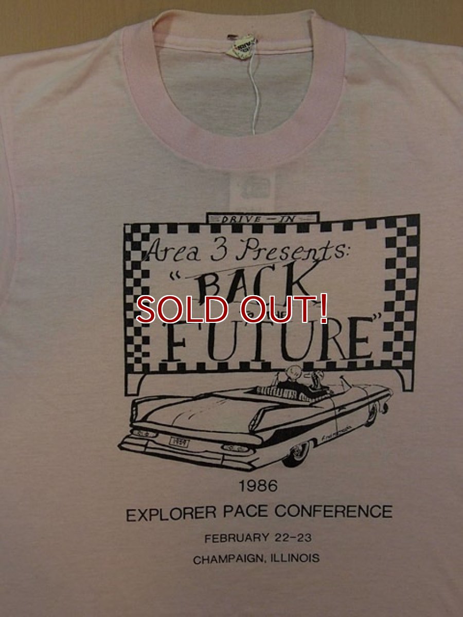 画像1: 1980s映画とは無関係の「バックトゥザフューチャー」Tシャツ (1)
