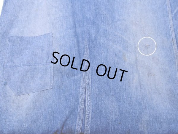 右膝のパッチリペアと左膝付近の生地の薄れとダメージ・両足の汚れ