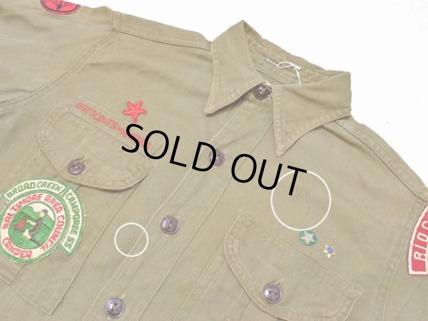 胸の小さなダメージと汚れ