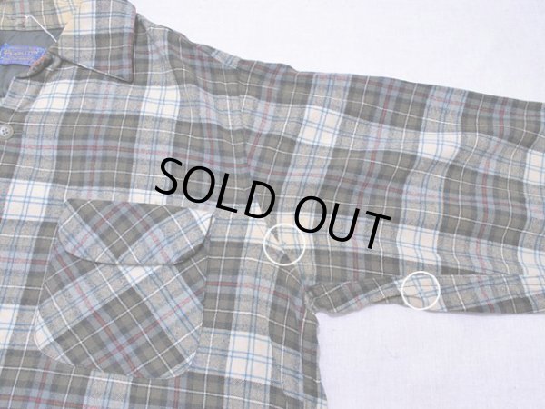 左袖・左袖付け根の虫食い