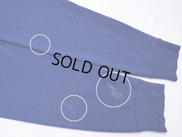 右袖の色落ちと左袖のダメージ