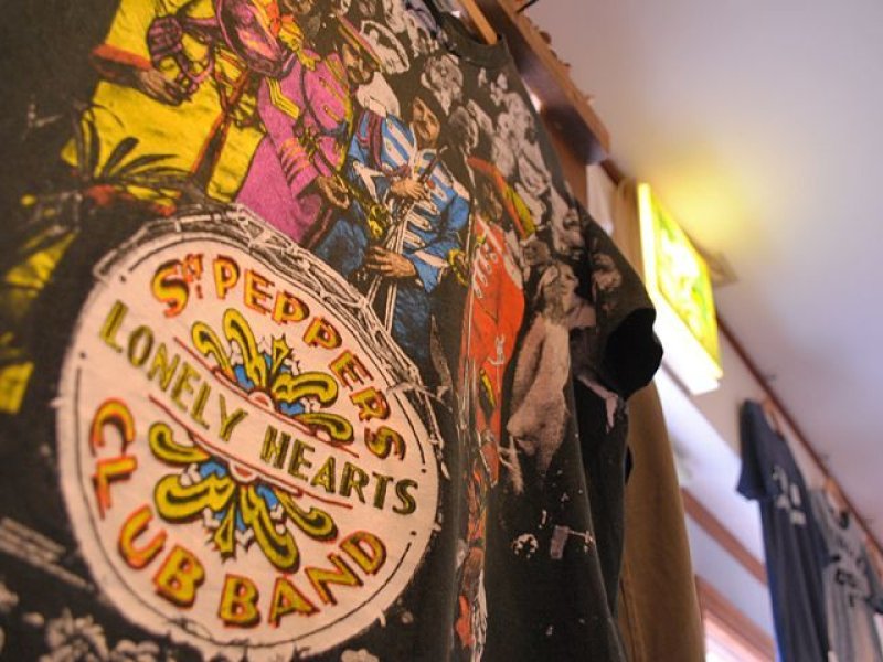 画像1: 1990s〜 THE BEATLES Sgt. Pepper's Lonely Hearts Club Band総柄Tシャツ　表記XL