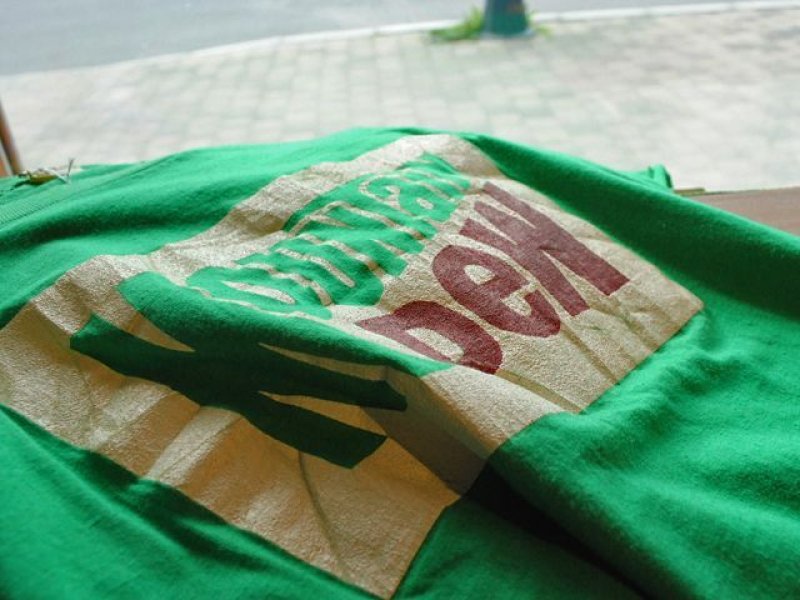 画像1: 1980s MOUNTAIN DEWプリントTシャツ　SUPER SCREENSTARS　表記L