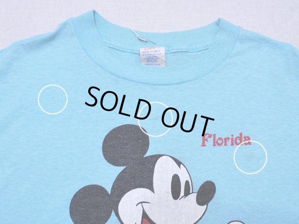 首周り・胸付近に薄ら汚れ