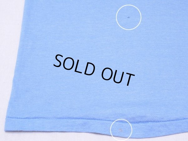 背中の小さなダメージと裾の汚れ