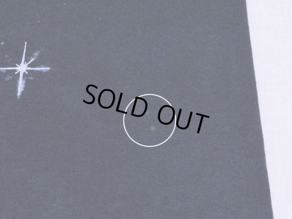 裾付近に僅かな汚れ