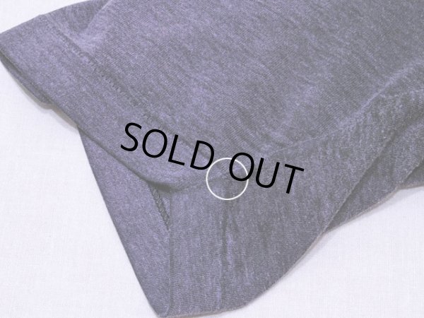 右袖口の小さなダメージ