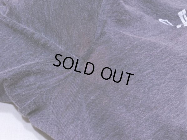 右脇の下の生地の薄れとリペア跡・小さなダメージ