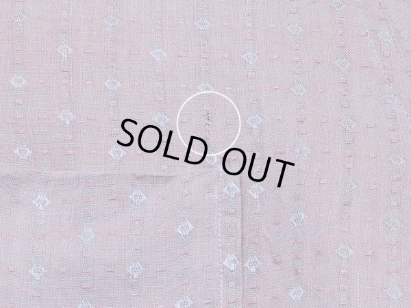 左胸ポケット上付近にホツレ