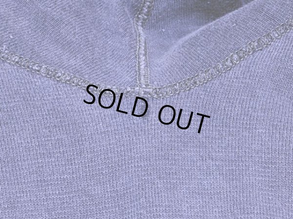 右脇の下に小さなホツレ