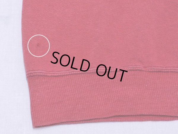 フロント裾右サイドに小さなダメージ。