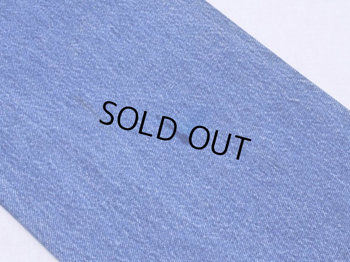 右足裏にインクの様な汚れ。