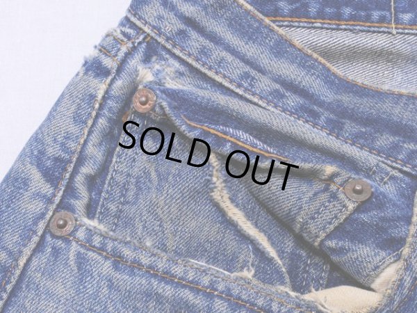 ポケット付近に少々ダメージとリペア跡。