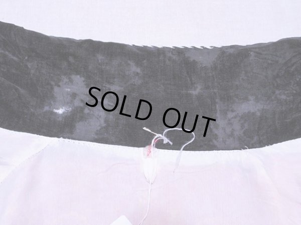 襟のベルベットにスレ・少々ダメージ。