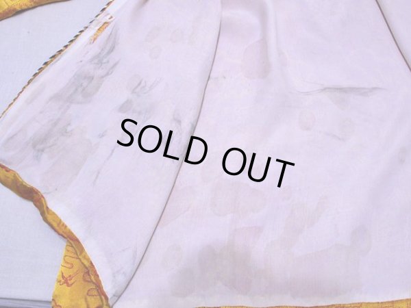 裏地にシミ汚れと少々ダメージ。