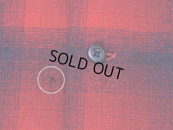 お腹付近に虫食い。