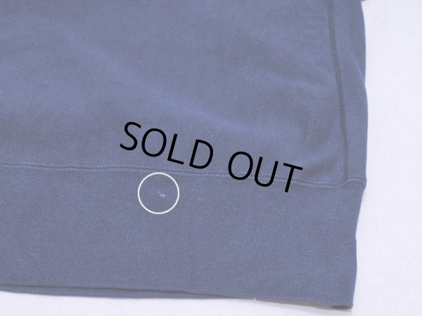 裾リブに小さな色落ちのようなもの。