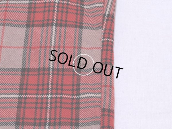 左脇腹付近に小さな虫食い。