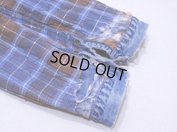 袖裏地にダメージ。