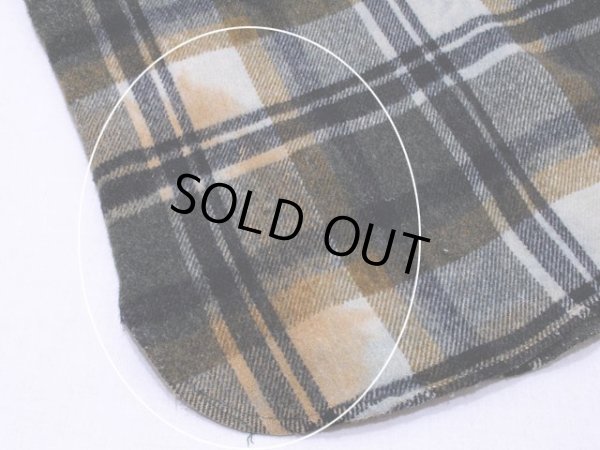 背中にシミ汚れ。