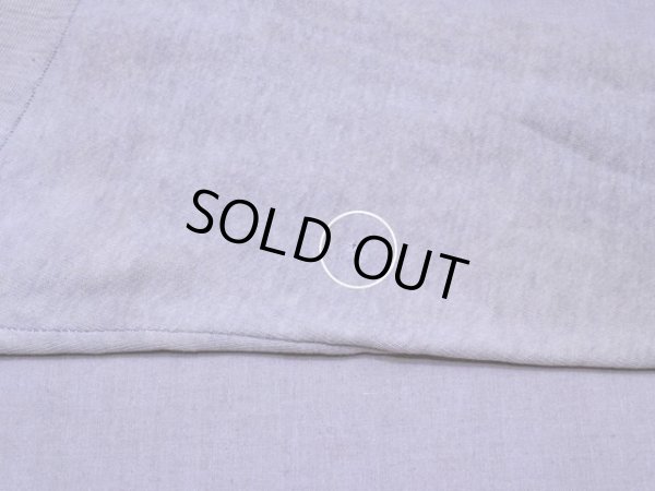 右袖に小さなダメージ。