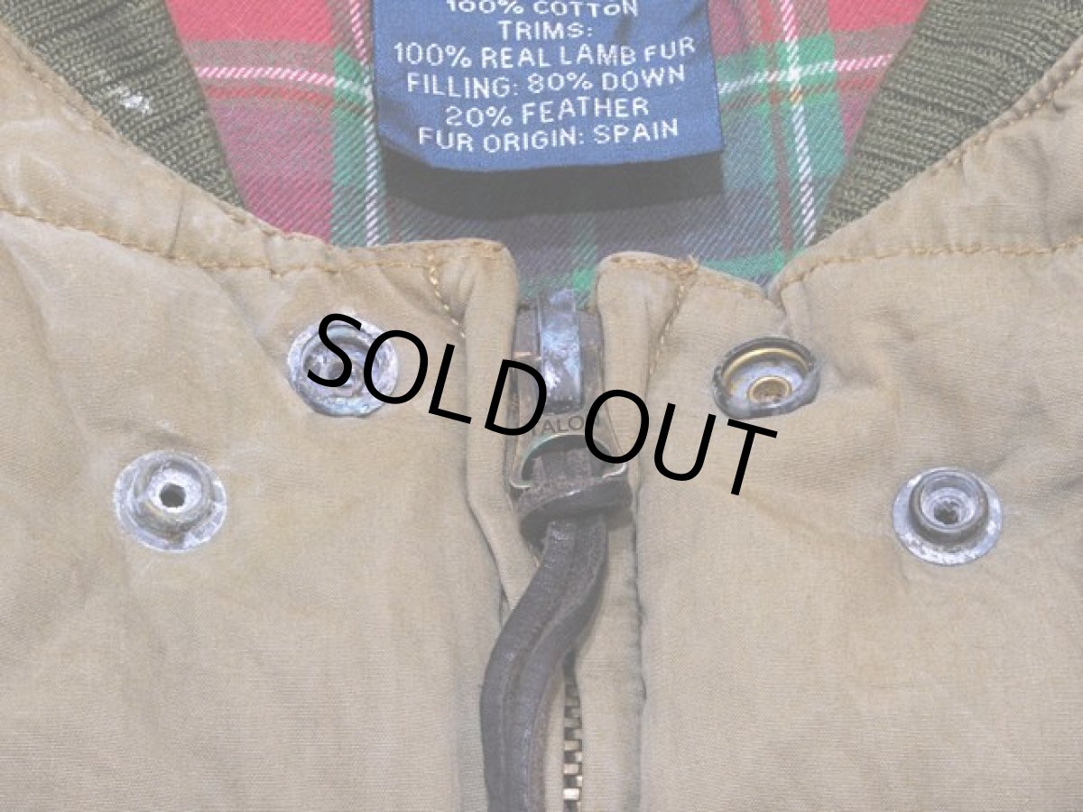 ボタンのサビと首周りに少々汚れ。