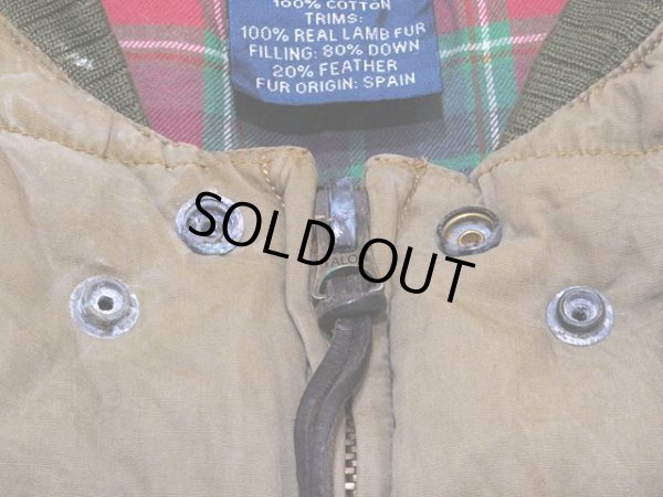 ボタンのサビと首周りに少々汚れ。