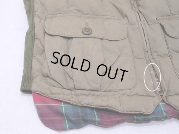 フロント裾に少々汚れ。