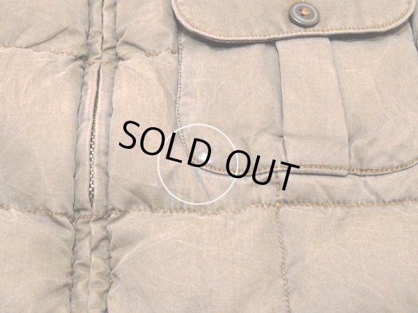 胸ポケット付近に少々汚れ。