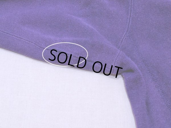 右袖にステッチホツレによるダメージ。