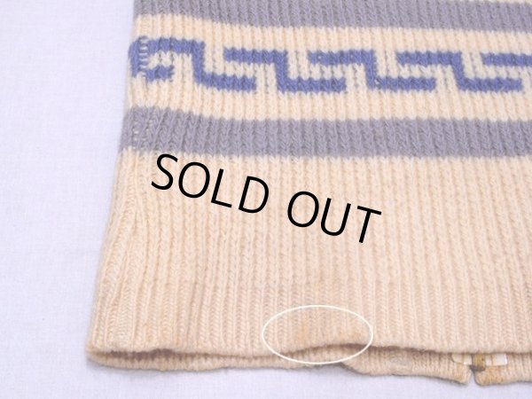 バック裾に少々汚れ。