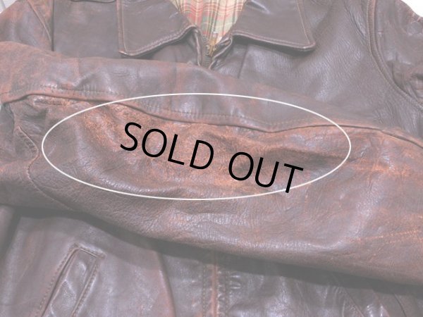 右袖肘付近レザーが薄くなっております。