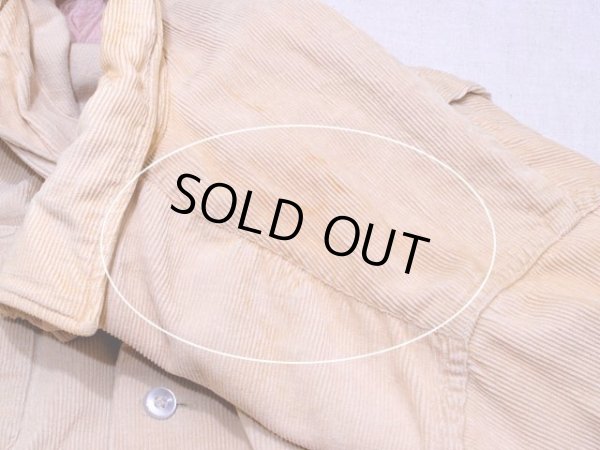 肩に薄ら汚れ。