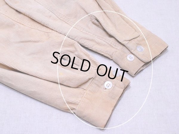 袖口に薄ら汚れ。