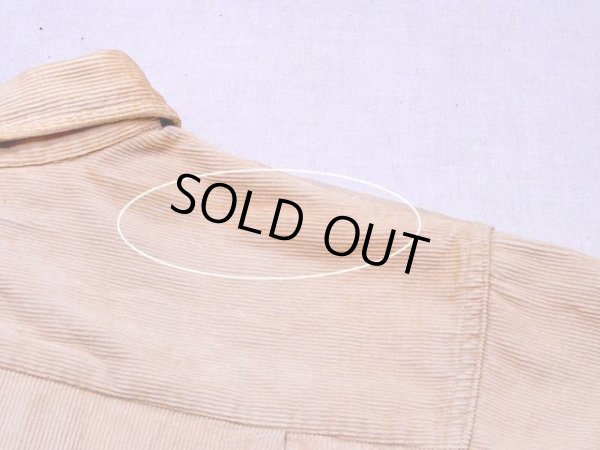 肩に薄ら汚れ。