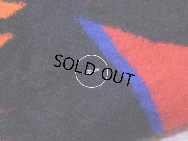 袖に僅かな虫食い。