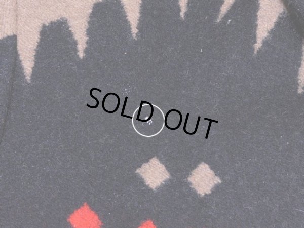 右胸付近に僅かな虫食い。