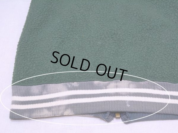 裾リブにブリーチ跡。