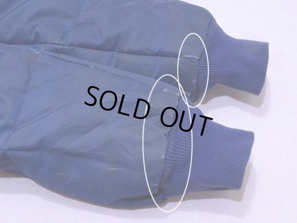 袖口に多少のダメージ。