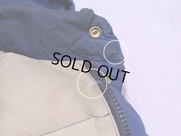 裏地と襟に小さなダメージ。