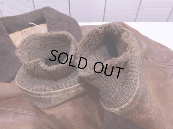 袖リブに虫食いダメージ。