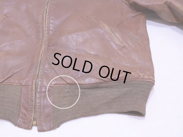 裾リブに虫食いダメージ。