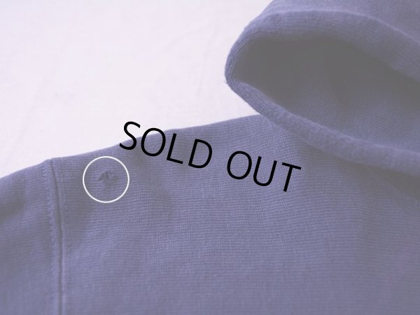 右肩付近に小さなダメージ。