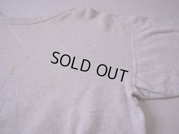 胸付近に汚れ。