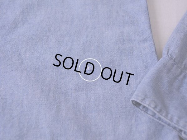 フロント左裾付近に僅かなダメージ。