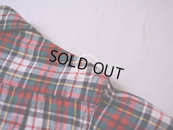 肩に僅かな汚れ。