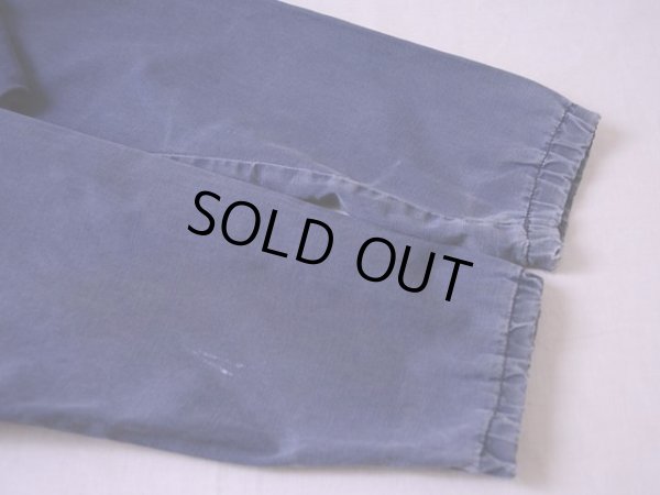 右袖口付近に少々汚れ。