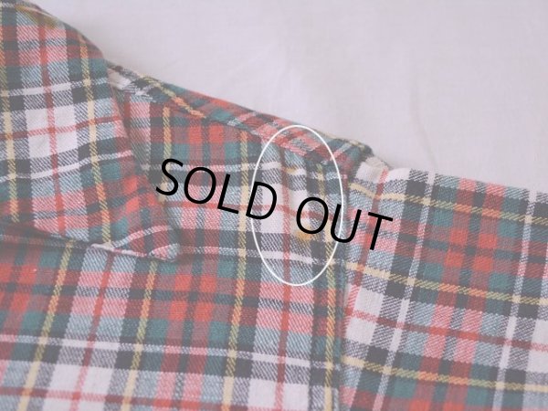 左肩付近に少々汚れ。