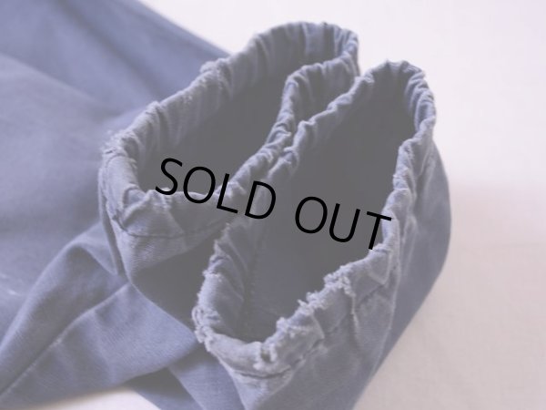 両袖口にダメージ。