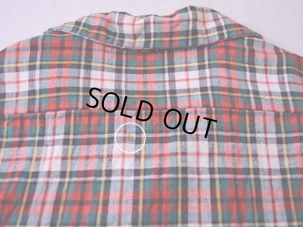 背中に僅かな汚れ。